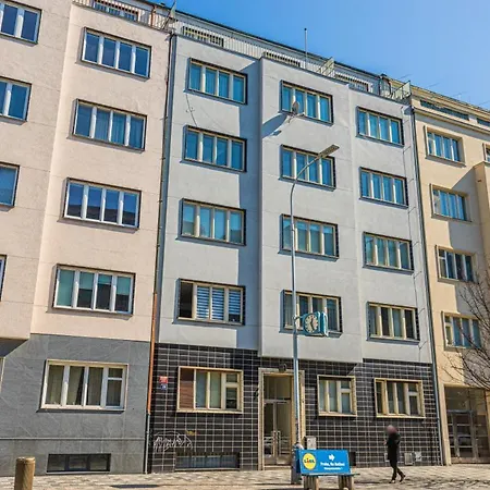 Business Andel, 10 Min To Centre, Netflix, Paid Parking Appartement